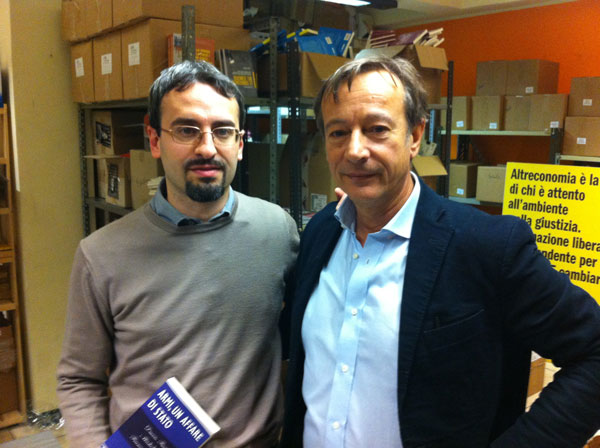 Con Riccardo Iacona (PresaDiretta Rai3) al termine dell'intervista per la puntata speciale sul mondo delle armi che andrà in onda a fine gennaio 2013)