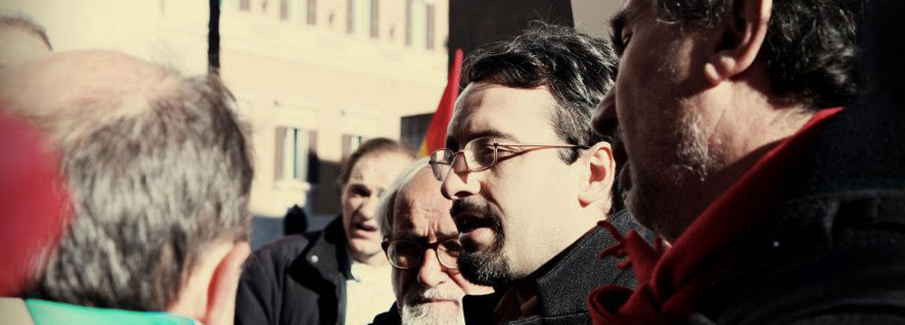 Alla Camera dei Deputati, per dichiarare la nostra opposizione alla riforma "Di Paola" dello strumento militare. Con padre Alex Zanotelli e Giulio Marcon - dicembre 2012